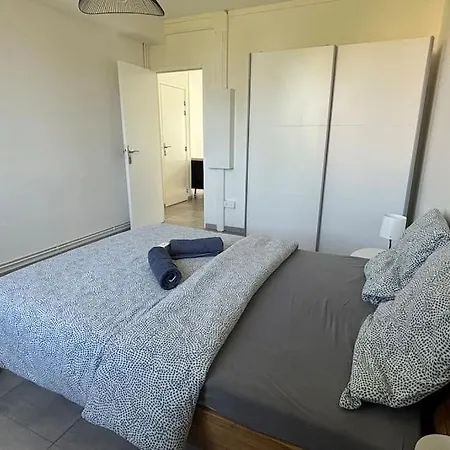 Proche Gare, T2 Equipe